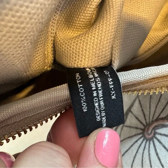 July Everyday Crescent sling bag with adjustable crossbody strap neutral - Picture 9 of 13